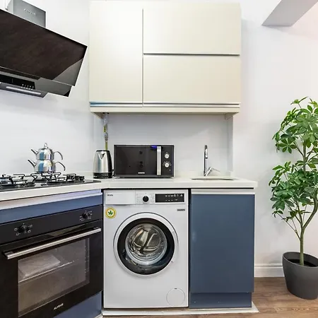 아파트 Red Balat - Orange And Blue 이스탄불