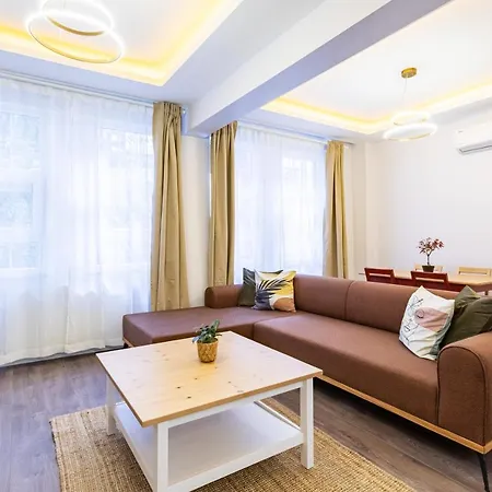 Red Balat - Orange And Blue 아파트 이스탄불