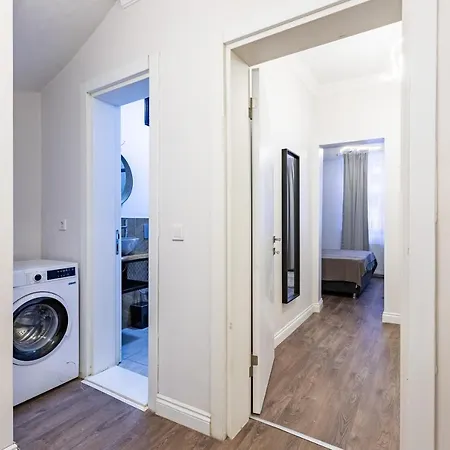 아파트 Red Balat - Orange And Blue *