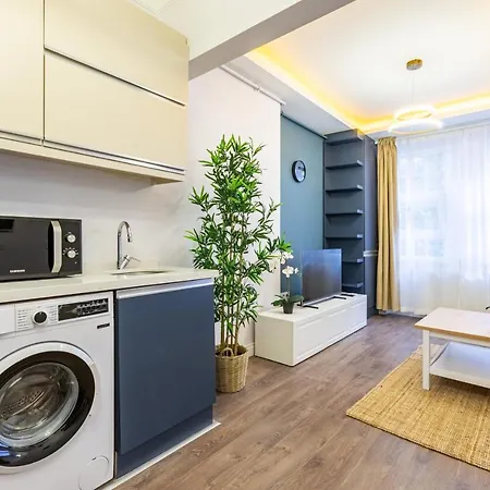 아파트 Red Balat - Orange And Blue *