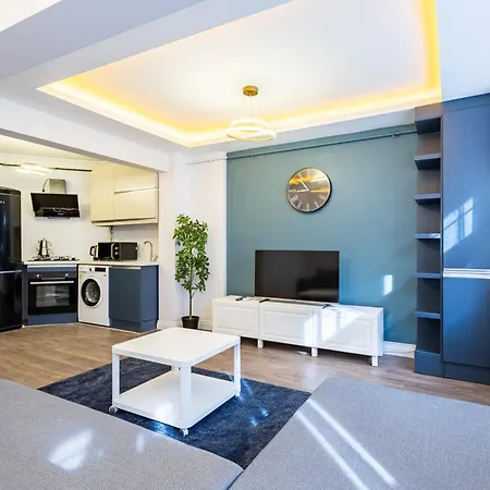 아파트 Red Balat - Orange And Blue