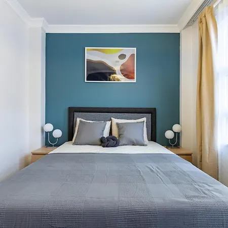 아파트 Red Balat - Orange And Blue *